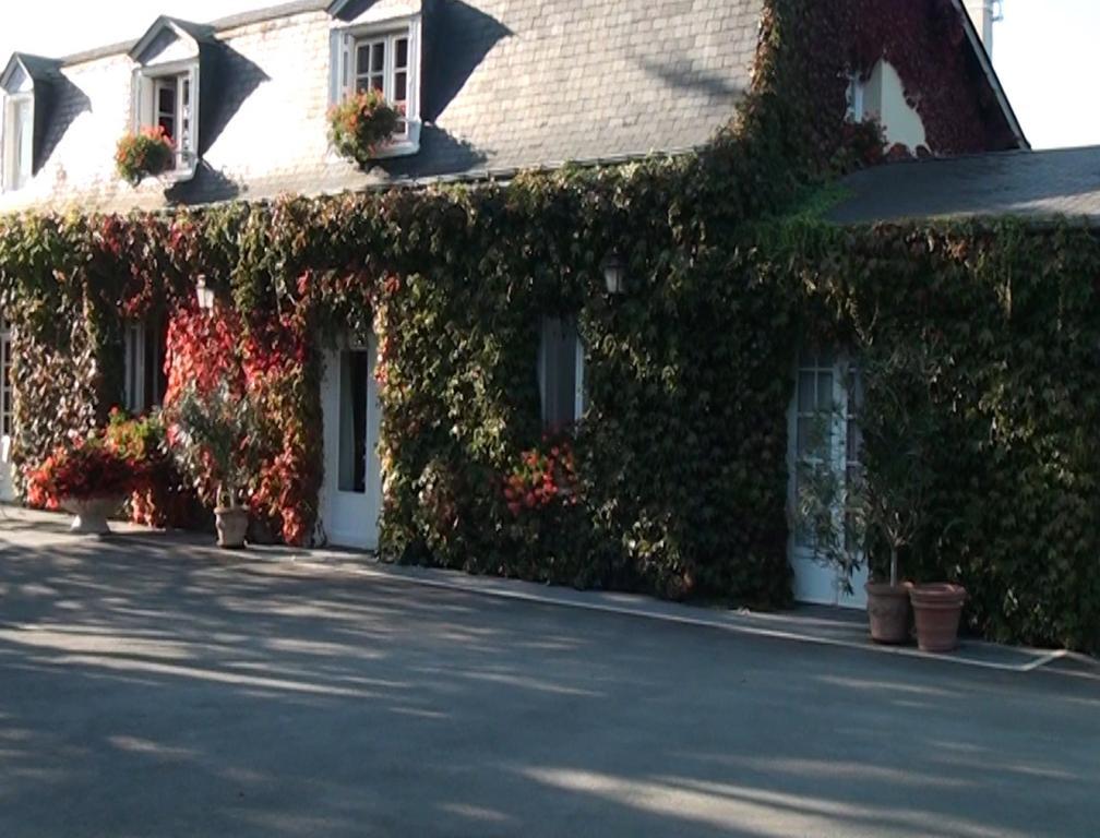 Hotel Le Petit Pont Moncé-en-Belin Exterior foto