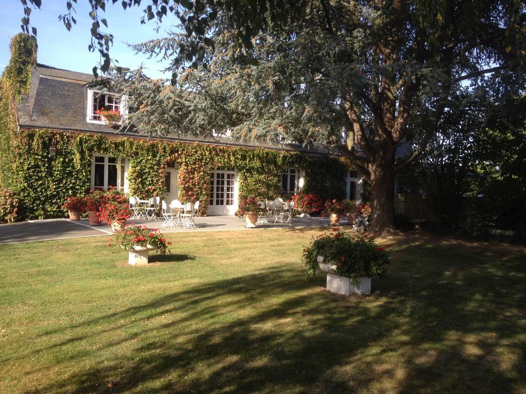 Hotel Le Petit Pont Moncé-en-Belin Exterior foto